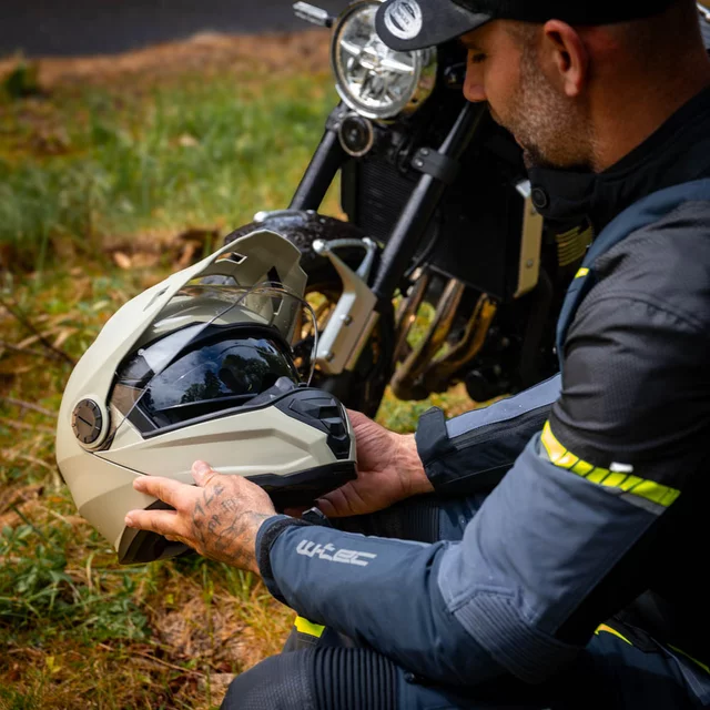 W-TEC Biscaia P/J aufklappbarer Enduro-Helm - béžová matná