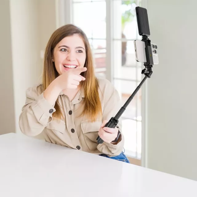 Apexel Mini ausziehbares Stativ mit LED-Licht und Adapter für Action-Kamera