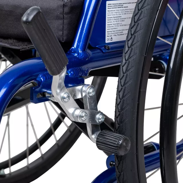 Mechanisch faltbarer Sportrollstuhl inSPORTline Brenstark leicht