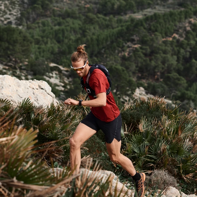 Polar Grit X Outdoor Fitnessuhr schwarz - M/L